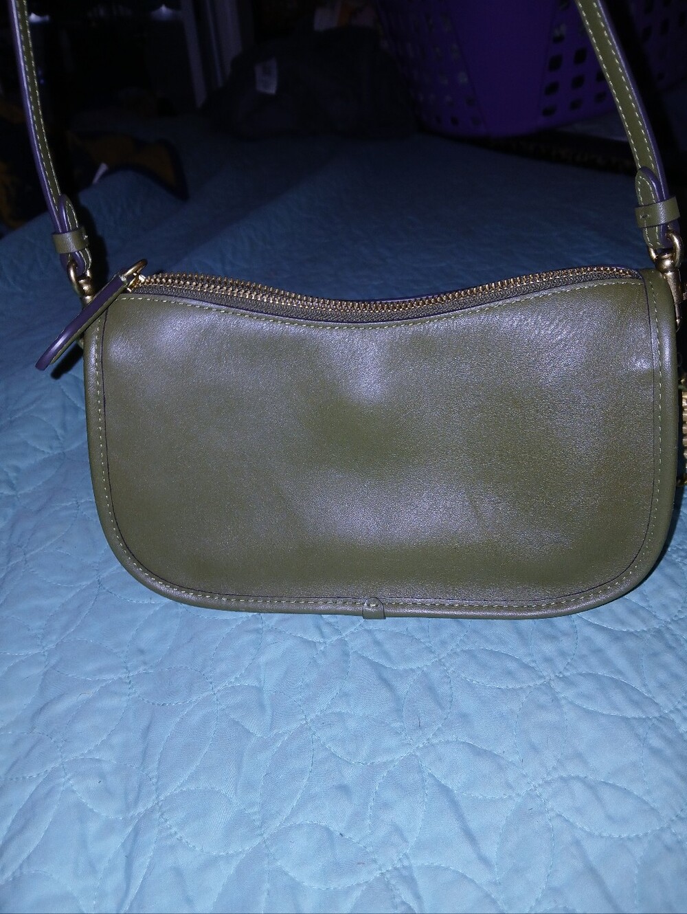 Coach Olive Waverly Shoulder Bag with Gold Chain - Picture 3 of 6